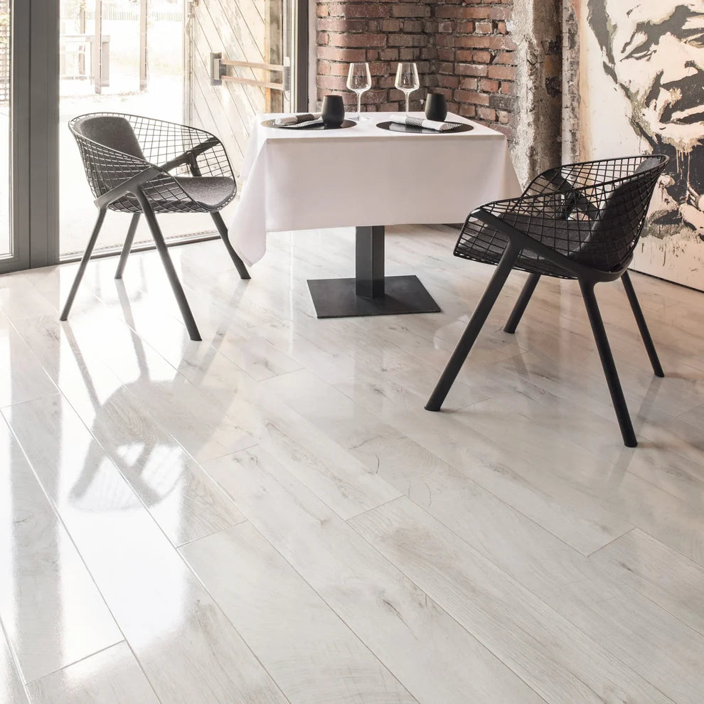 Acorn Light Oak - 8mm High Gloss Laminate Flooring